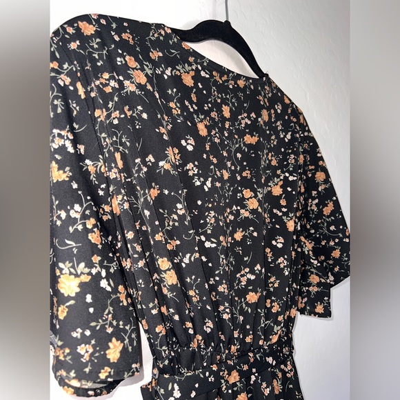 SHEIN Full Length Black Floral Vneck Split Aide Fit&Flare Flare Sleeve Tie Up - Picture 13 of 13